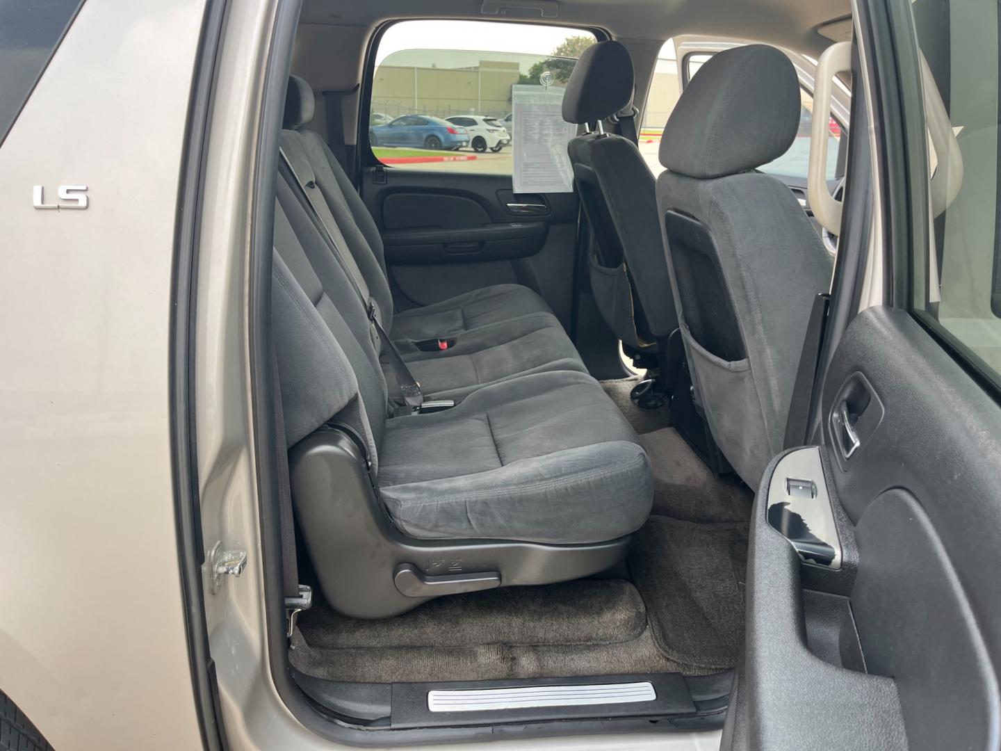 2009 SILVER /TAN Chevrolet Suburban LS 1500 2WD (1GNFC16069J) with an 5.3L V8 OHV 16V FFV engine, 4-Speed Automatic transmission, located at 14700 Tomball Parkway 249, Houston, TX, 77086, (281) 444-2200, 29.928619, -95.504074 - Photo#12